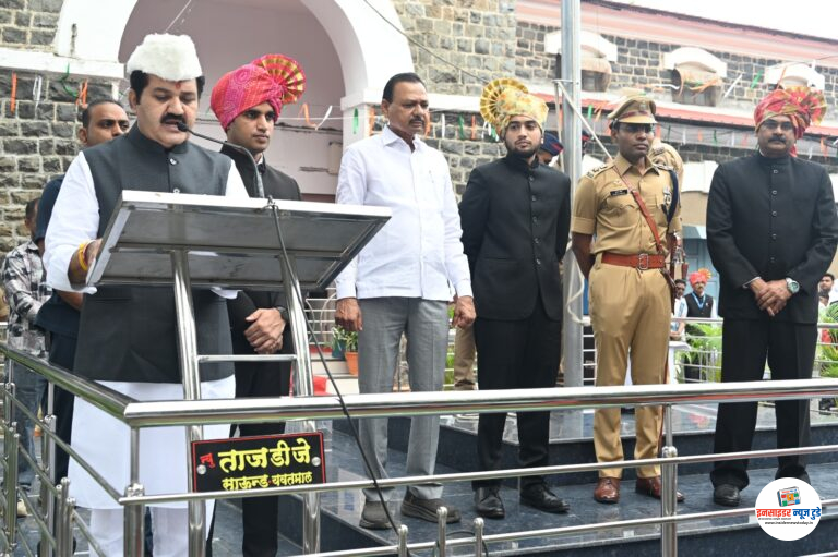 जिवाची पर्वा न करता स्वातंत्र्य लढ्यात प्राणपणाने लढलेल्या शुरविरांचे योगदान अवर्णनीय  – पालकमंत्री संजय राठोड