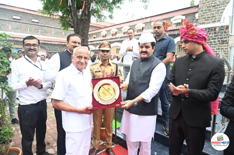 पालकमंत्र्यांच्याहस्ते स्वातंत्र्यदिनी सत्कार, विविध पुरस्कारांचे वितरण