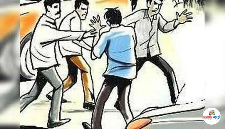 आवाज थांबवण्यास सांगितल्यावर तिघांवर प्राणघातक हल्ला