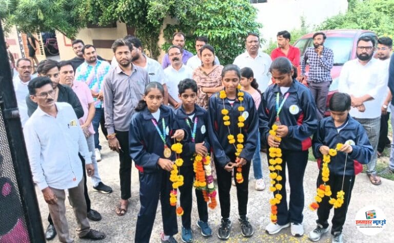 राष्ट्रीय कुराश स्पर्धेत पदक विजेत्या विद्यार्थी खेडाळु चे जंगी स्वागत