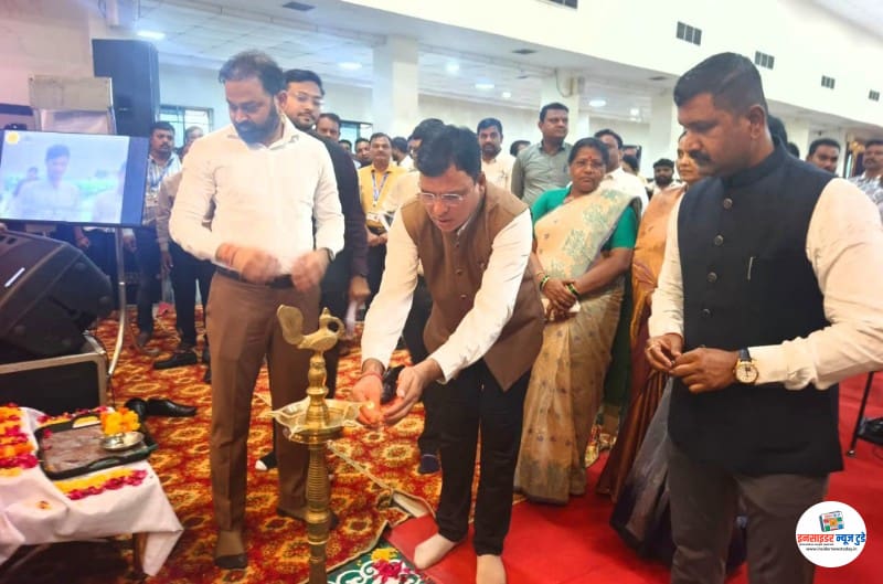 पांधन रस्ते दुरुस्तीला प्राधान्य- राज्यमंत्री जयस्वाल पांधन रस्ते दुरुस्तीला प्राधान्य- राज्यमंत्री जयस्वाल