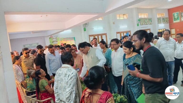 रानभाजी महोत्सव : अनेक  प्रकारच्या दुर्मिळ रानभाज्या खरेदीचा लुटला आनंद
