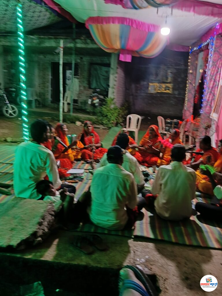 पिपंरीया येथील गुरुदेव महिला भजन मंडळ करते समाजप्रबोधन कार्य