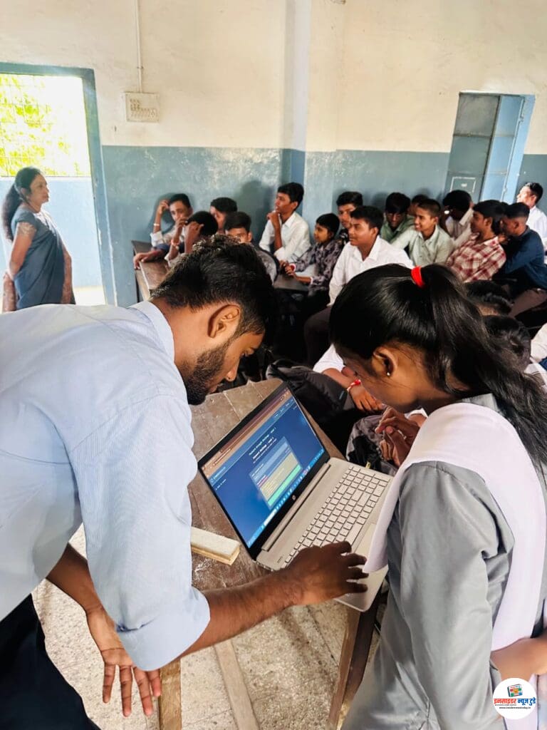 टाकळघाट येथील श्रीमती सरस्वतीबाई निस्ताने विद्यालयात सायबर क्राईम जनजागृती कार्यक्रम संपन्न