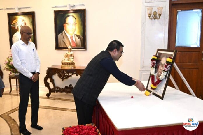 PrabodhankarThackeray-1(1)_copy_800x533
