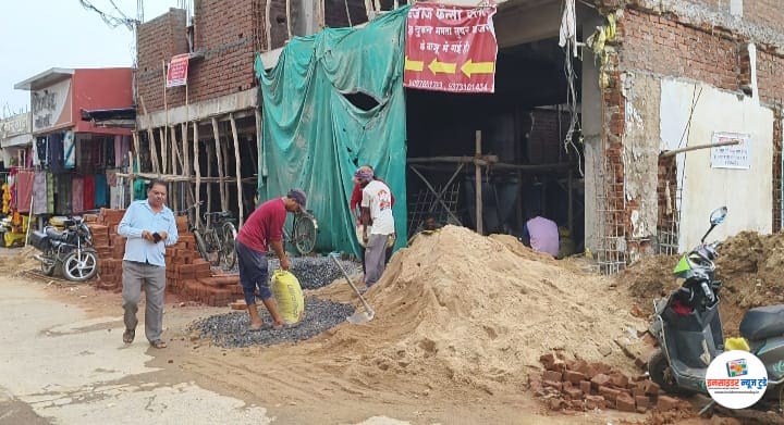 परवानगीशिवाय दुकाने तोडून नव्याने बांधकाम? नगरपरिषदेच्या कारवाईवर प्रश्नचिन्ह