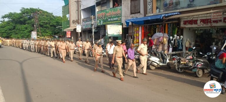गणेशोत्सव व ईद-ए-मिलाद पार्श्वभूमीवर सावनेर पोलिसांचा रूट मार्च