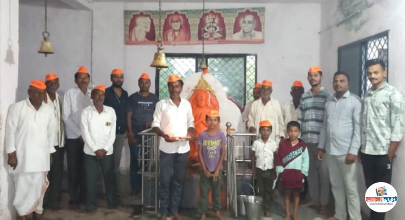 ५० वर्षापासुन केरडी येथे नियमित काकड आरतीची परंपरा ५० वर्षापासुन केरडी येथे नियमित काकड आरतीची परंपरा