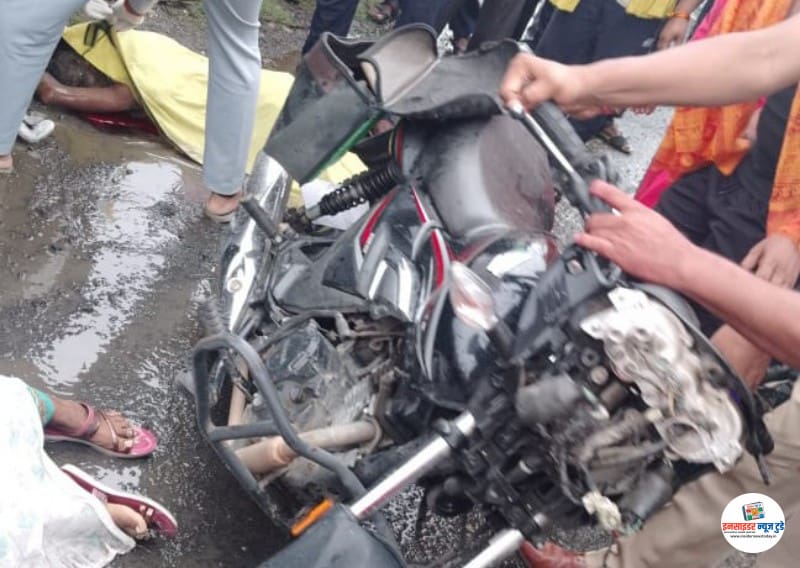 भरधाव ट्रकची दुचाकीला धडक, पती-पत्नी जागीच ठार भरधाव ट्रकची दुचाकीला धडक, पती-पत्नी जागीच ठार