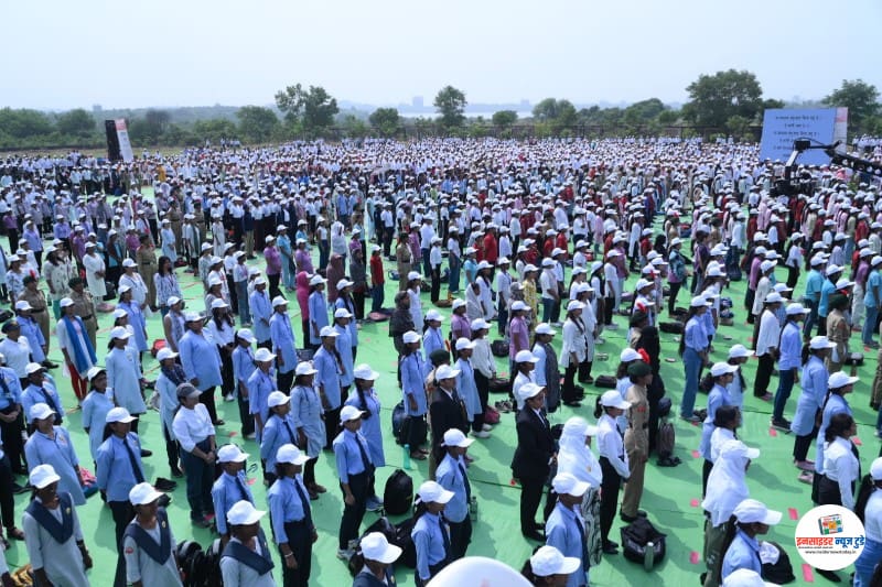 राष्ट्रसंतांना विद्यापीठाची ‘गिनीज वर्ल्ड रेकॉर्ड’ करीत आदरांजली राष्ट्रसंतांना विद्यापीठाची ‘गिनीज वर्ल्ड रेकॉर्ड’ करीत आदरांजली