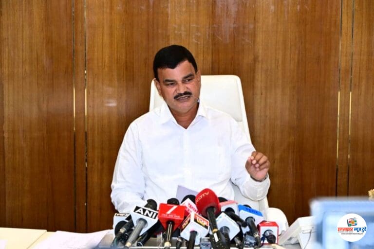 बनावट केळी लागवड दाखवून पीक विमा; दोषींवर कारवाई करणार – कृषी मंत्री दत्तात्रय भरणे
