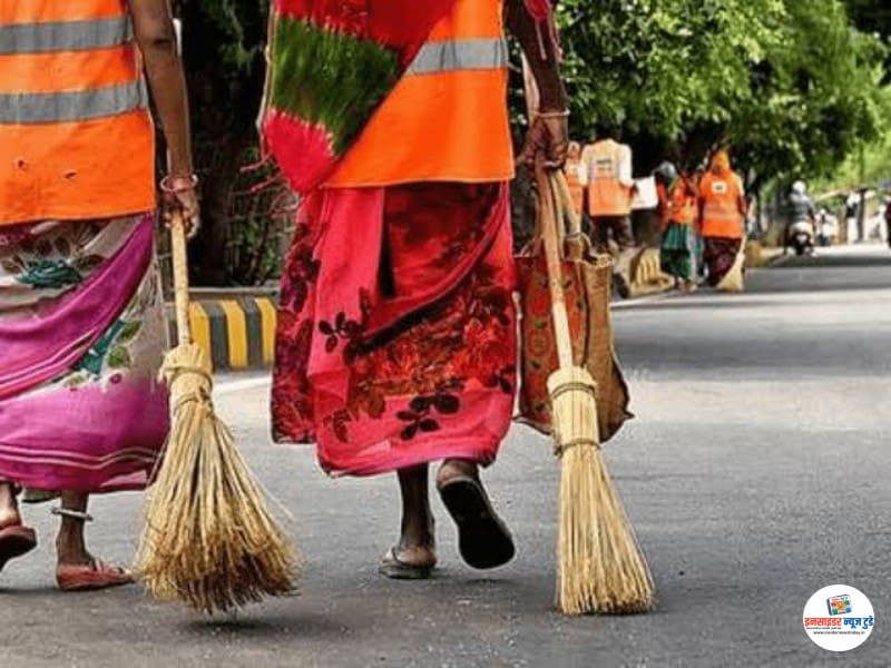 4407 अधिसंख्य सफाई कर्मचाऱ्यांना मोठा दिलासा 4407 अधिसंख्य सफाई कर्मचाऱ्यांना मोठा दिलासा