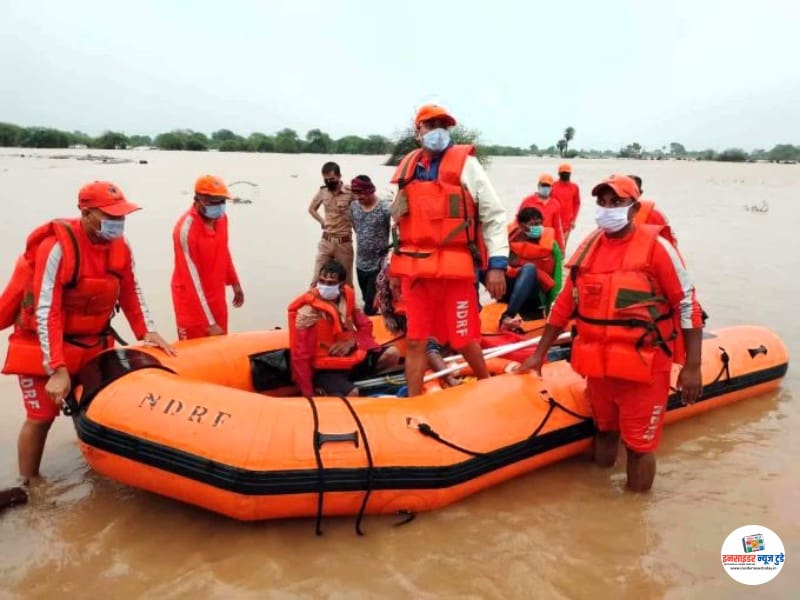 सोलापूर, परभणी, नांदेड, गडचिरोली जिल्ह्यात मदत व बचाव कार्यासाठी पथके तैनात सोलापूर, परभणी, नांदेड, गडचिरोली जिल्ह्यात मदत व बचाव कार्यासाठी पथके तैनात