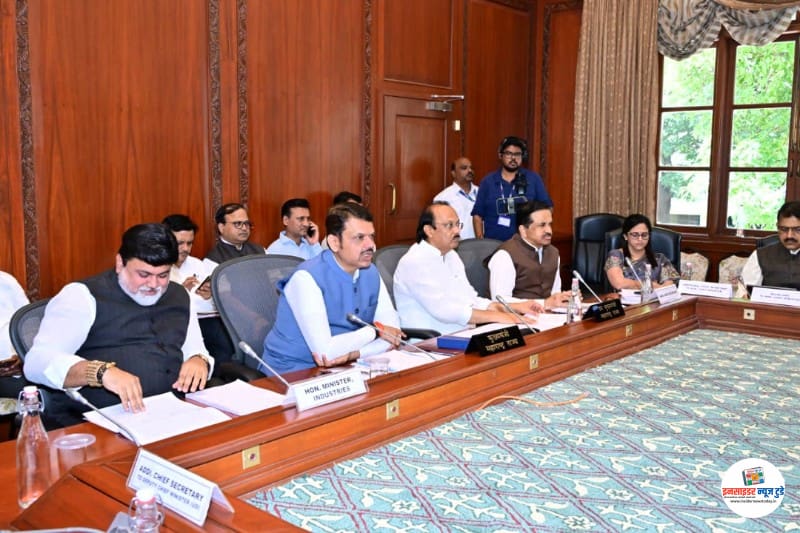 उद्योगविभागमंत्रिमंडळउपसमितीची13वीबैठक1_1_copy_800x533