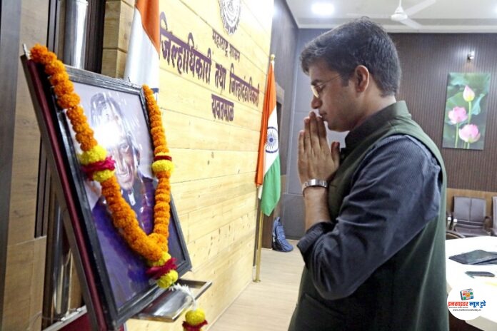 डॉ.ए.पी.जे.अब्दुलकलामयांनाअभिवादन_copy_800x533