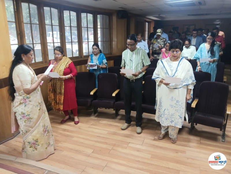 दक्षताजनजागृतीसप्ताहानिमित्तमहाराष्ट्रसदनयेथेभ्रष्टाचारनिर्मूलनप्रतिज्ञा(1)_copy_800x602