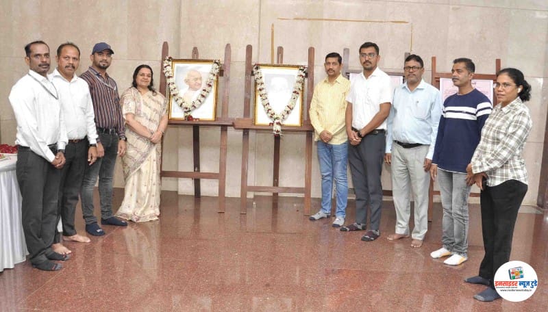 राष्ट्रपिता महात्मा गांधी आणि लाल बहादूर शास्त्री यांना जयंतीदिनी मंत्रालयात अभिवादन राष्ट्रपिता महात्मा गांधी आणि लाल बहादूर शास्त्री यांना जयंतीदिनी मंत्रालयात अभिवादन