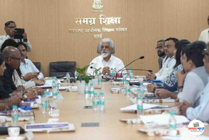 मा.शालेयशिक्षणमंत्रीदादाजीभुसेयांचीबैठक2_copy_800x534