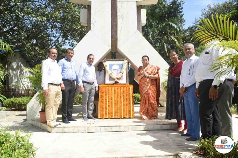 स्वामी रामानंद तीर्थ यांच्या जयंतीदिनी विधान भवनात अभिवादन स्वामी रामानंद तीर्थ यांच्या जयंतीदिनी विधान भवनात अभिवादन