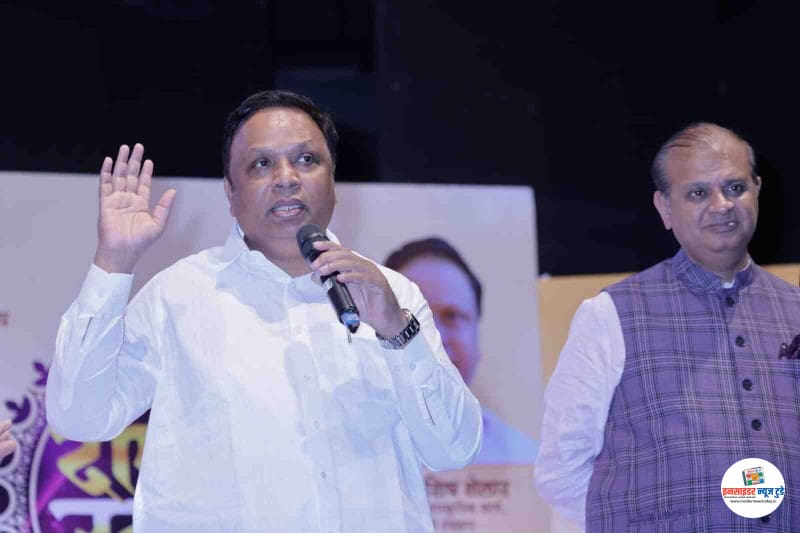 ३६५दिवसात१२००पेक्षाजास्तसांस्कृतिककार्यक्रमआयोजन--मंत्रीॲड.आशिषशेलार-2_copy_800x533