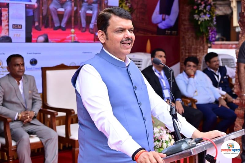 झवेरी बाजार परिसराचा कायापालट करण्यास शासन सहकार्य करणार – मुख्यमंत्री देवेंद्र फडणवीस झवेरी बाजार परिसराचा कायापालट करण्यास शासन सहकार्य करणार – मुख्यमंत्री देवेंद्र फडणवीस