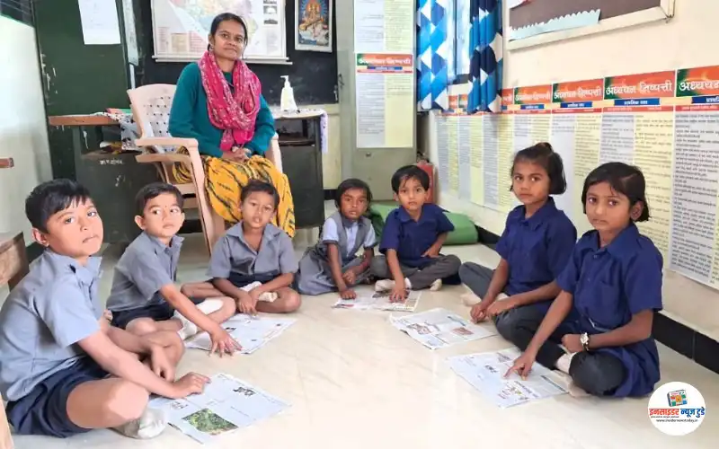 जिल्हा परिषद प्रायमरी सेमी इंग्लिश स्कूल भोवरी येथे वर्तमान पत्रातून दिले जातात वाचनाचे धडे जिल्हा परिषद प्रायमरी सेमी इंग्लिश स्कूल भोवरी येथे वर्तमान पत्रातून दिले जातात वाचनाचे धडे