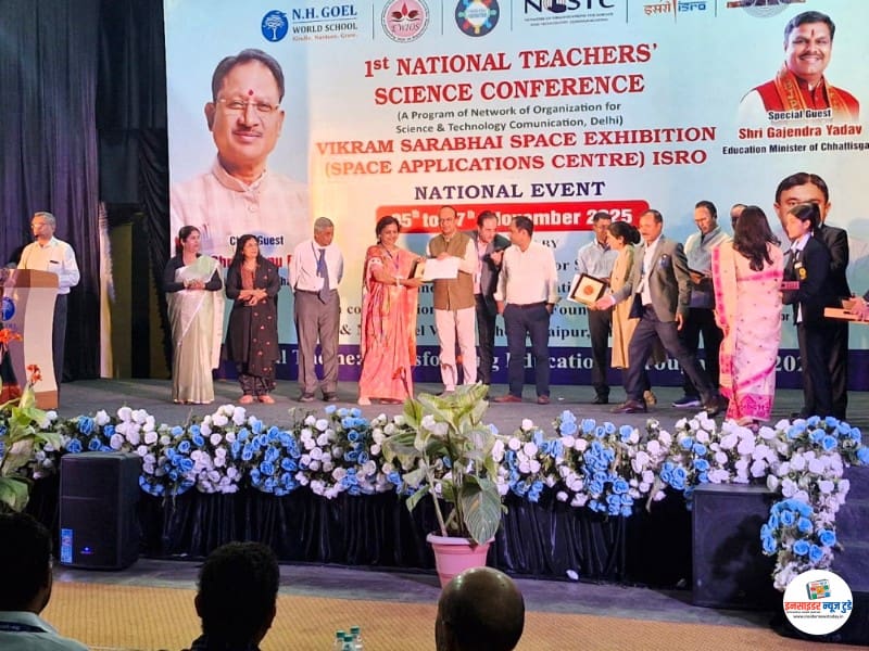 मनपा शिक्षिकेच्या ‘माय अम्ब्रेला प्लॅनेटेरियम’ मॉडेलला रौप्यपदक मनपा शिक्षिकेच्या ‘माय अम्ब्रेला प्लॅनेटेरियम’ मॉडेलला रौप्यपदक