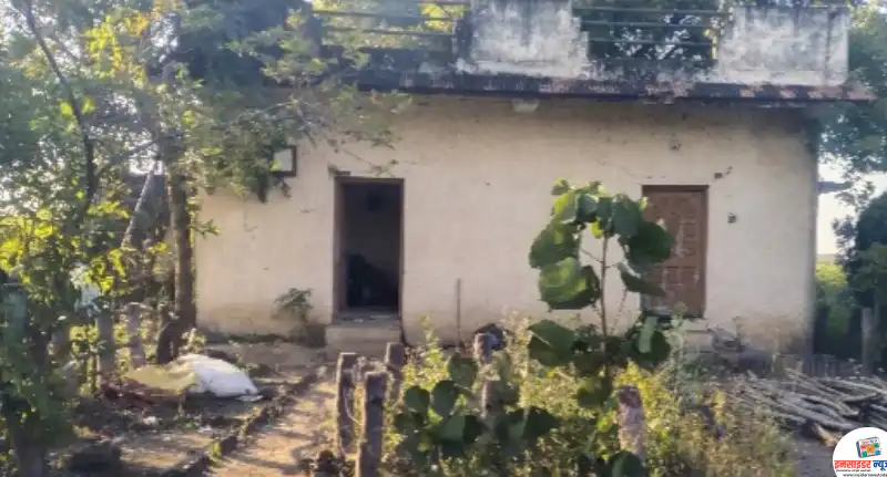 नांदगाव शेत घरातुन ०९ क्किटल कापुस चोरी नांदगाव शेत घरातुन ०९ क्किटल कापुस चोरी