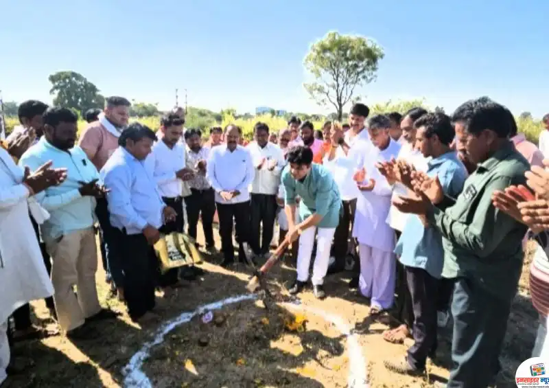 पेंढरवाही येथे रेल्वे अंडरपास ब्रीजचे खासदार बर्वे च्या हस्ते भूमिपुजन पेंढरवाही येथे रेल्वे अंडरपास ब्रीजचे खासदार बर्वे च्या हस्ते भूमिपुजन