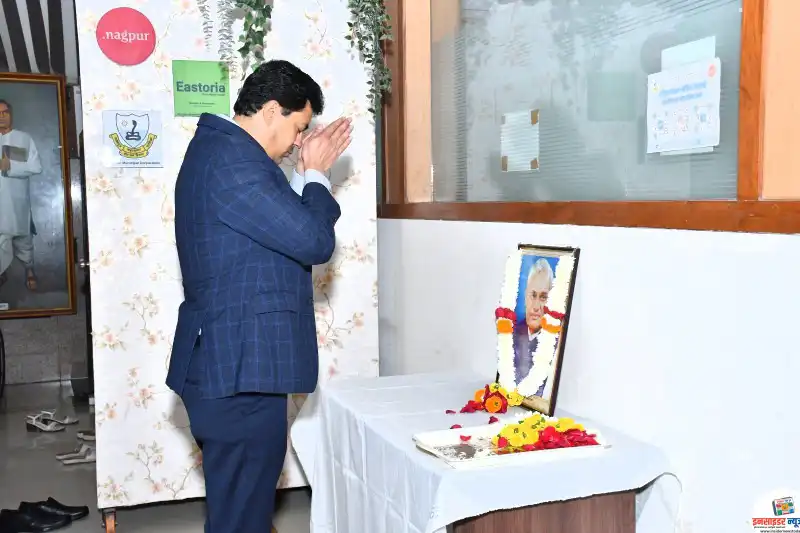 मनपातर्फे भारतरत्न अटल बिहारी वाजपेयी यांना विनंम्र अभिवादन मनपातर्फे भारतरत्न अटल बिहारी वाजपेयी यांना विनंम्र अभिवादन
