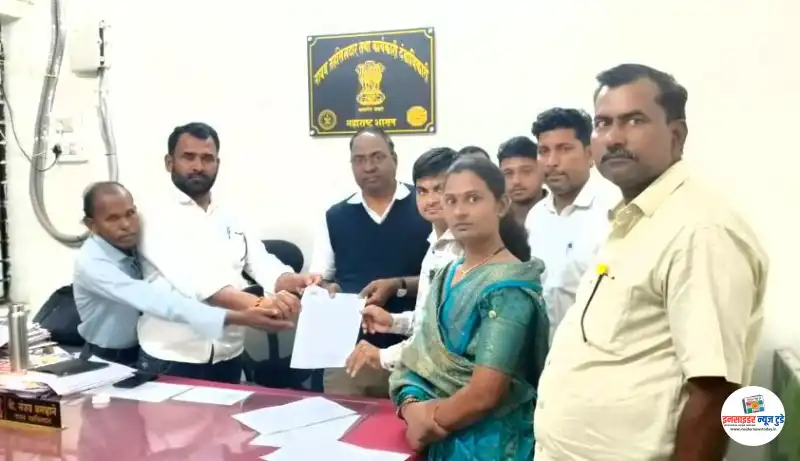 घरकुल लाभार्थ्यांना रेती ऊपलब्ध करुन द्या – सावनेर तालुका सरपंच संघटनेची मागणी घरकुल लाभार्थ्यांना रेती ऊपलब्ध करुन द्या – सावनेर तालुका सरपंच संघटनेची मागणी
