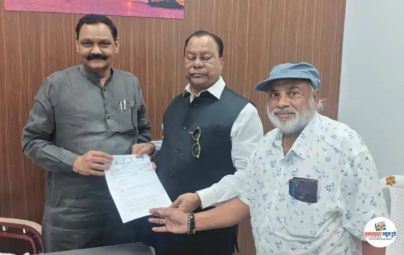 आदिवासी मंत्री अशोक उईके यांनी निवेदना वर चर्चा न करता सभागृहात निघून गेले ! आदिवासी मंत्री अशोक उईके यांनी निवेदना वर चर्चा न करता सभागृहात निघून गेले !