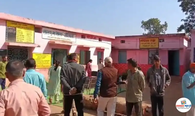 स्कूल में रहस्य का साया : 15 दिन में 25 छात्राएं बेहोश स्कूल में रहस्य का साया : 15 दिन में 25 छात्राएं बेहोश
