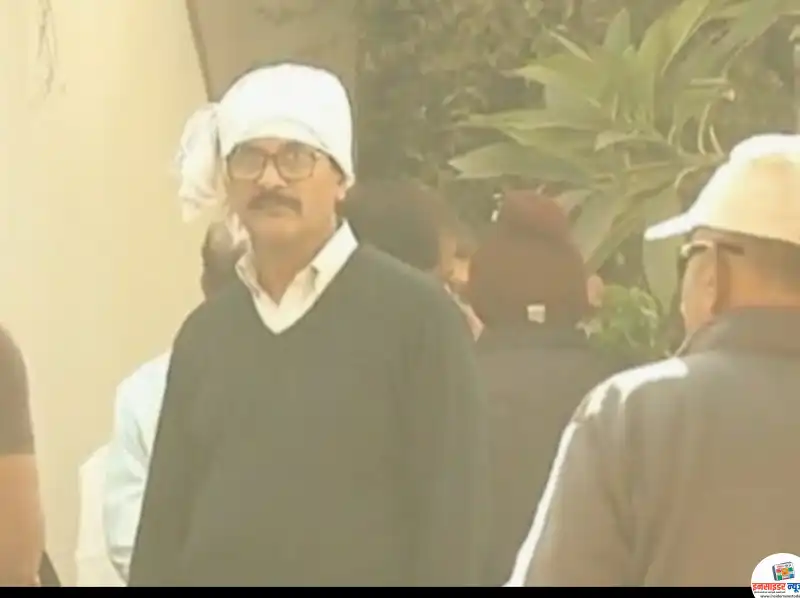 आईच्या अंत्यसंस्कारादरम्यान मिळाला एबी फॉर्म; काळजावर दगड ठेवून गाठलं निवडणूक कार्यालय! आईच्या अंत्यसंस्कारादरम्यान मिळाला एबी फॉर्म; काळजावर दगड ठेवून गाठलं निवडणूक कार्यालय!