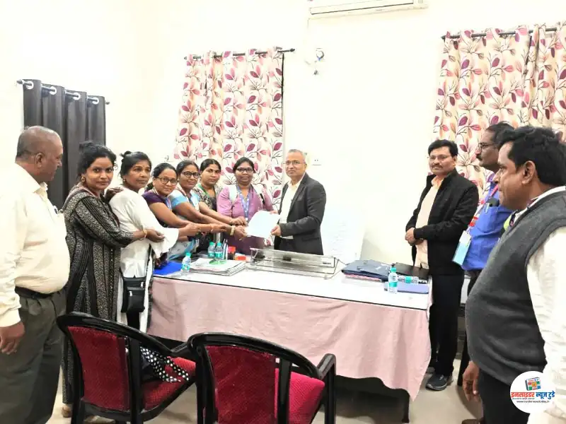 राज्यातील एलएचव्ही व आरोग्य सेविकांच्या मागण्यांवर सकारात्मक चर्चा; प्रस्ताव शासनाकडे पाठवण्याचे डॉ.अंबाडेकर संचालकांचे आश्वासन राज्यातील एलएचव्ही व आरोग्य सेविकांच्या मागण्यांवर सकारात्मक चर्चा; प्रस्ताव शासनाकडे पाठवण्याचे डॉ.अंबाडेकर संचालकांचे आश्वासन