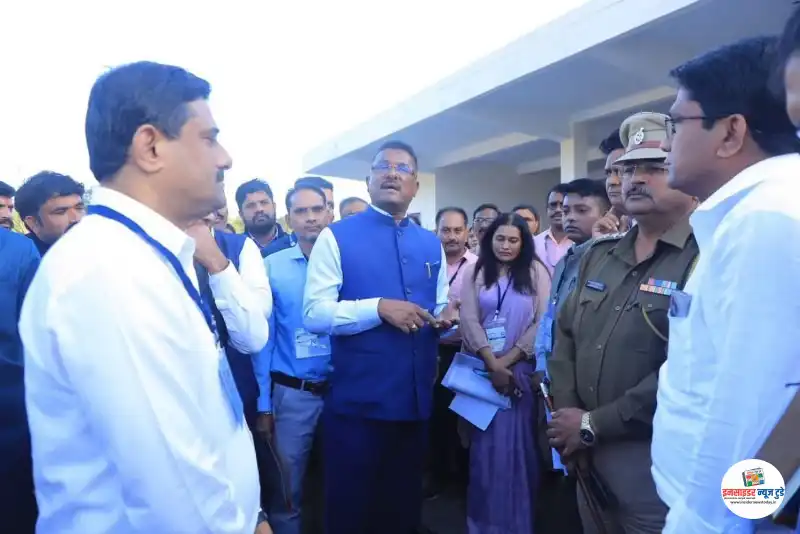परिवहनमंत्रीप्रतापसरनाईकयांनीकेलीहिंगणाबसस्थानकाचीपाहणी(5)_copy_800x534