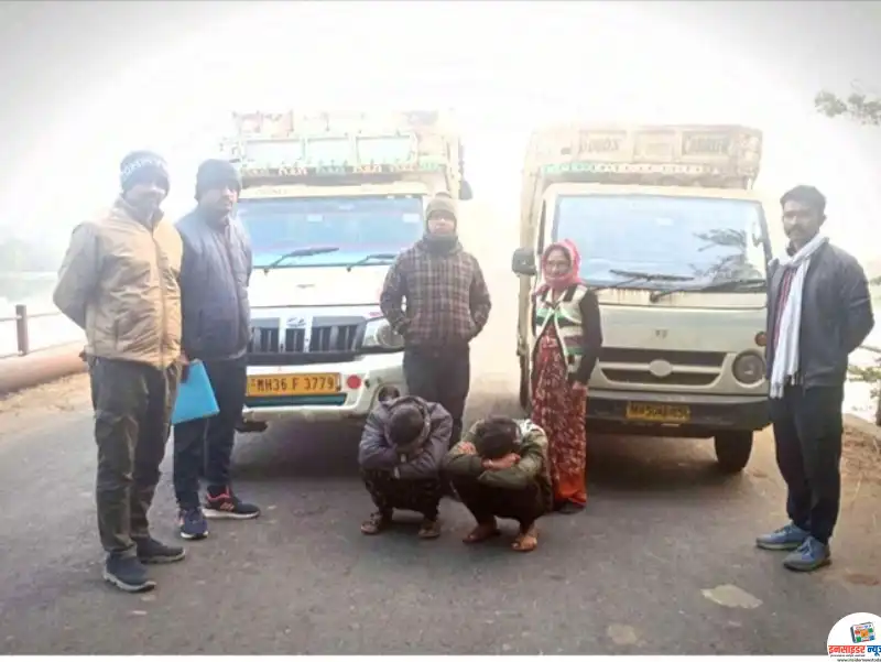 वरठी पोलिसांची मोठी कारवाई; जनावरांची निर्दयतेने वाहतूक करणारी दोन वाहने पकडली, १३.३८ लाखांचा मुद्देमाल जप्त वरठी पोलिसांची मोठी कारवाई; जनावरांची निर्दयतेने वाहतूक करणारी दोन वाहने पकडली, १३.३८ लाखांचा मुद्देमाल जप्त