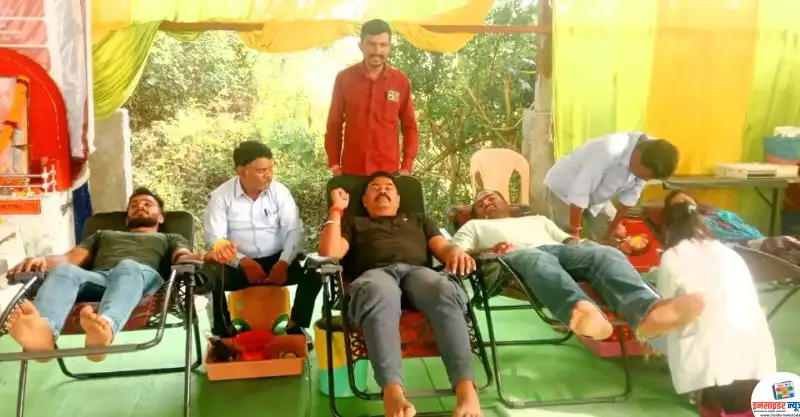 खापा येथे १११ जणांचे रक्तदान खापा येथे १११ जणांचे रक्तदान