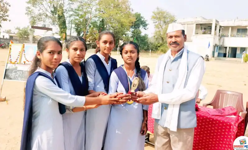 बक्षिस वितरण व स्नेहभोजनाने वार्षिक महोत्सवाची सांगता बक्षिस वितरण व स्नेहभोजनाने वार्षिक महोत्सवाची सांगता