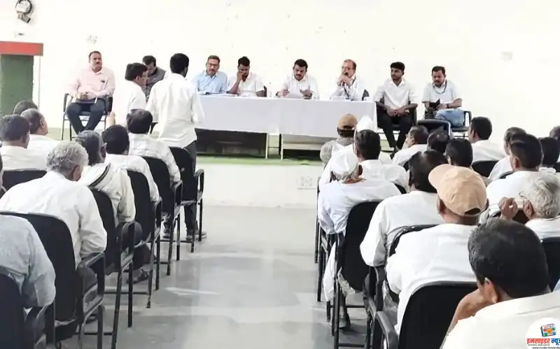शेतकऱ्यांना दिवसा वीज पुरवठा देण्यासाठी महावितरण कंपनीचे अधिकारी उदासीन ! शेतकऱ्यांना दिवसा वीज पुरवठा देण्यासाठी महावितरण कंपनीचे अधिकारी उदासीन !