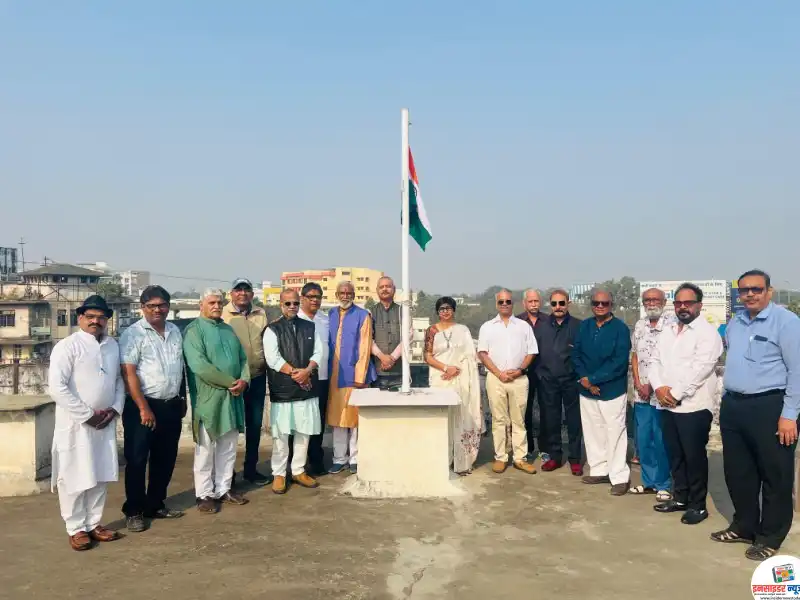 संगीता महाजन यांच्या हस्ते पत्रकार भवनात ध्वजारोहण संगीता महाजन यांच्या हस्ते पत्रकार भवनात ध्वजारोहण