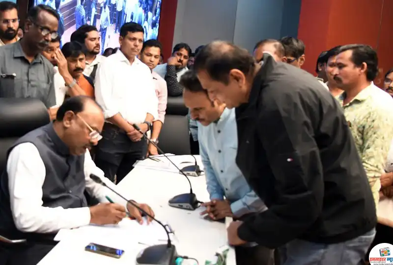 पालकमंत्री चंद्रशेखर बावनकुळे यांनी जनसंवादद्वारे जनतेच्या समस्या घेतल्या जाणून नियमाकुल प्रकरणात तातडीने कारवाई करण्याचे निर्देश पालकमंत्री चंद्रशेखर बावनकुळे यांनी जनसंवादद्वारे जनतेच्या समस्या घेतल्या जाणून नियमाकुल प्रकरणात तातडीने कारवाई करण्याचे निर्देश