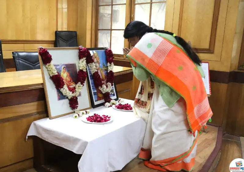 राजधानीत राष्ट्रमाता जिजाऊ व स्वामी विवेकानंद यांच्या जयंतीनिमित्त अभिवादन राजधानीत राष्ट्रमाता जिजाऊ व स्वामी विवेकानंद यांच्या जयंतीनिमित्त अभिवादन