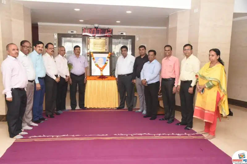 राष्ट्रपितामहात्मागांधीयांच्यापुण्यतिथीनिमित्तविधानभवनातआदरांजली(2)_copy_800x533