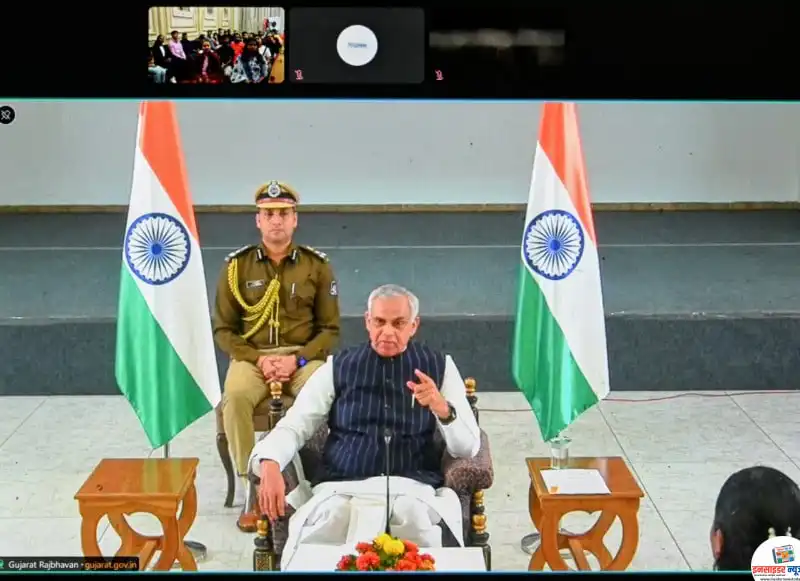 विकसितभारतयंगलिडर्सडायलॉगकार्यक्रमातराज्यपालआचार्यदेवव्रत(3)_copy_800x581