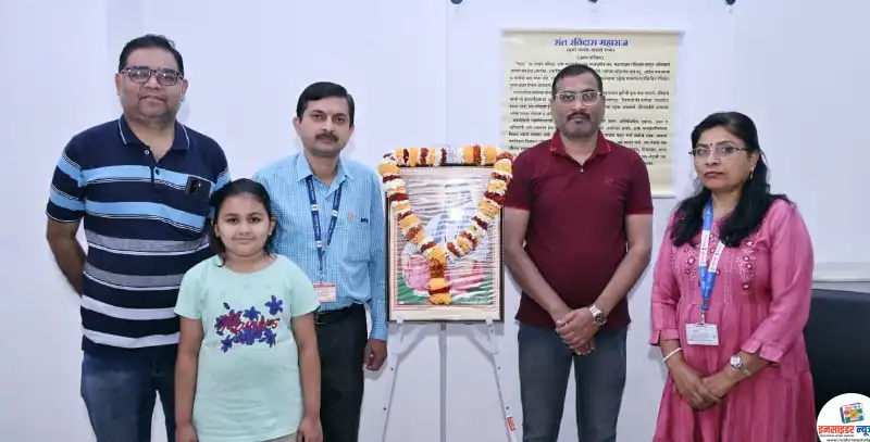 विभागीय आयुक्त कार्यालयात संत रविदास महाराज यांना अभिवादन विभागीय आयुक्त कार्यालयात संत रविदास महाराज यांना अभिवादन
