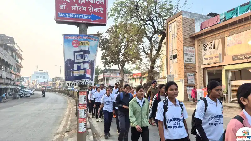 भंडाऱ्यात ‘रस्ता सुरक्षा’ जनजागृतीसाठी भव्य वॉकेथॉन; तरुणाईचा उत्स्फूर्त प्रतिसाद भंडाऱ्यात ‘रस्ता सुरक्षा’ जनजागृतीसाठी भव्य वॉकेथॉन; तरुणाईचा उत्स्फूर्त प्रतिसाद