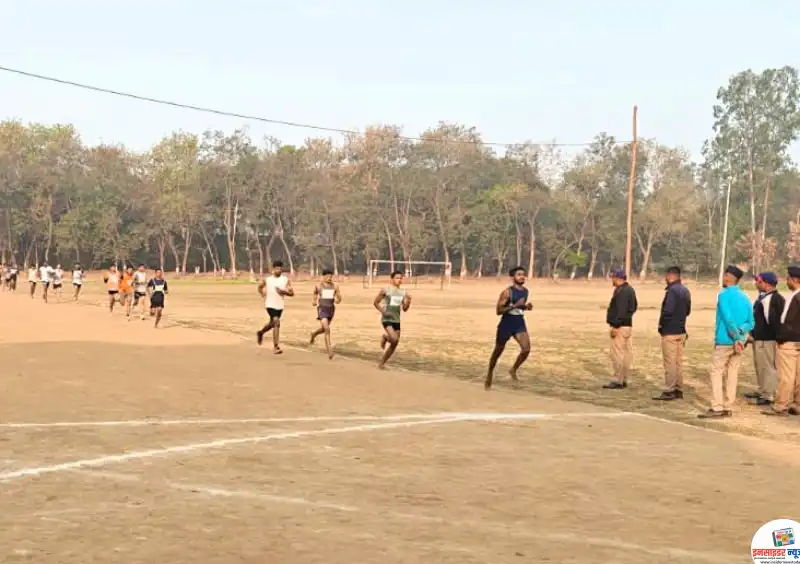 भंडारा पोलीस भरती: दुसऱ्या दिवशी ८५४ उमेदवारांची हजेरी; १६०० मीटर धावण्यात लागला तरुणांचा कस भंडारा पोलीस भरती: दुसऱ्या दिवशी ८५४ उमेदवारांची हजेरी; १६०० मीटर धावण्यात लागला तरुणांचा कस