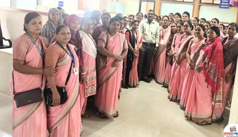 सिटूच्या आशा वर्कर यांनी केला मनपाच्या वैद्यकीय अधिकाऱ्यांचा घेराव सिटूच्या आशा वर्कर यांनी केला मनपाच्या वैद्यकीय अधिकाऱ्यांचा घेराव