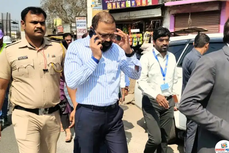 कामठीतील प्रस्तावित 18 मीटरच्या महामार्ग बांधकामासाठी अतिक्रमण कार्यवाहिला गती द्या-जिल्हाधिकारी विपीन इटनकर कामठीतील प्रस्तावित 18 मीटरच्या महामार्ग बांधकामासाठी अतिक्रमण कार्यवाहिला गती द्या-जिल्हाधिकारी विपीन इटनकर